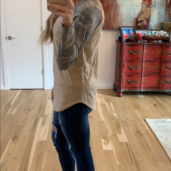 Camo Printed Mustard Top - Picture 4 of 7